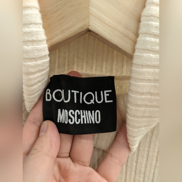 BOUTIQUE MOSCHINO 100% wool cream turtleneck with ruffled sleeve, sz US 8 - Picture 3 of 5